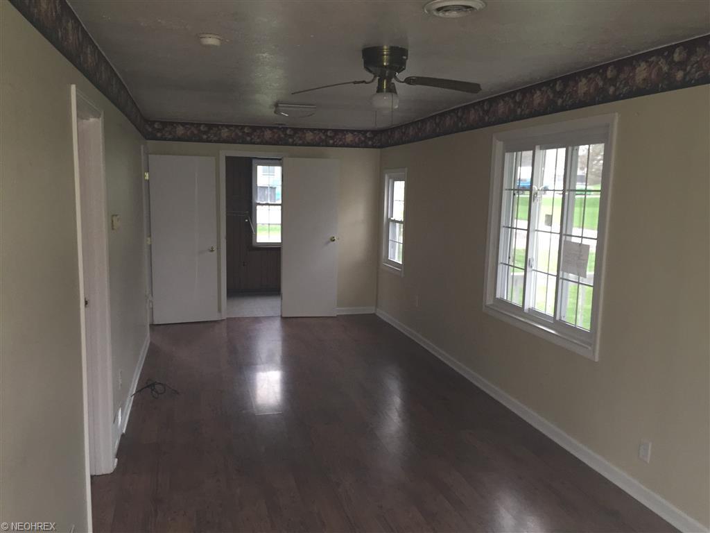 51 E Schultz St, Dalton, OH 44618 photo 5