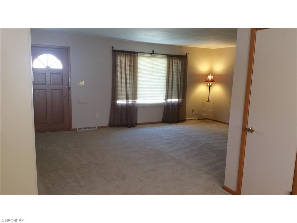 5903 Williston Dr, Parma, OH 44129 photo 2