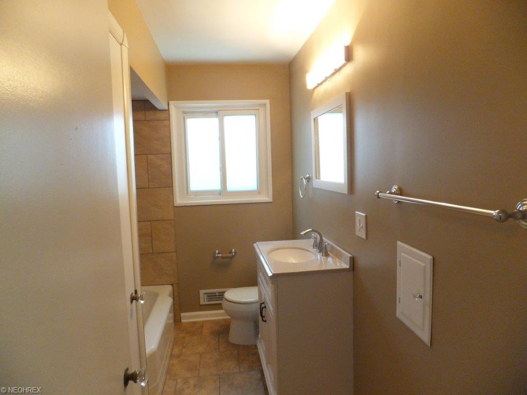 3303 Stanfield Dr, Parma, OH 44134 photo 8