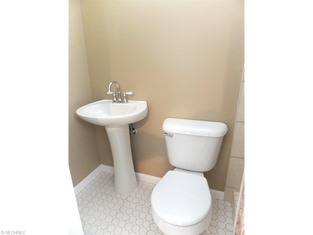 3303 Stanfield Dr, Parma, OH 44134 photo 13