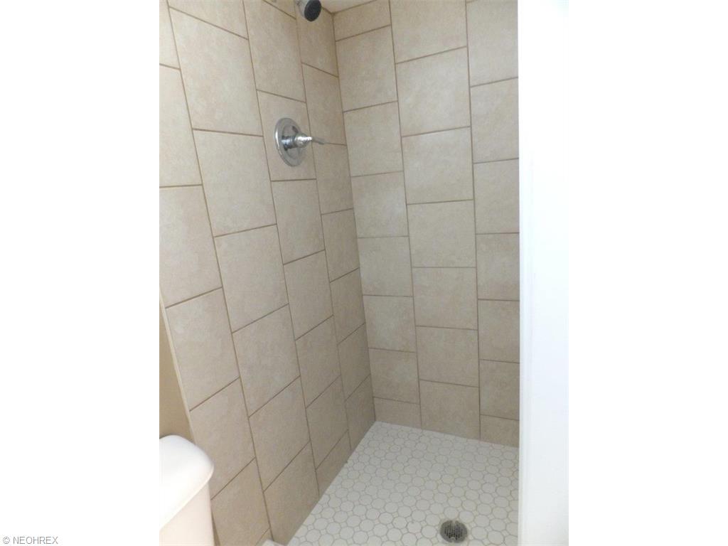 3303 Stanfield Dr, Parma, OH 44134 photo 12