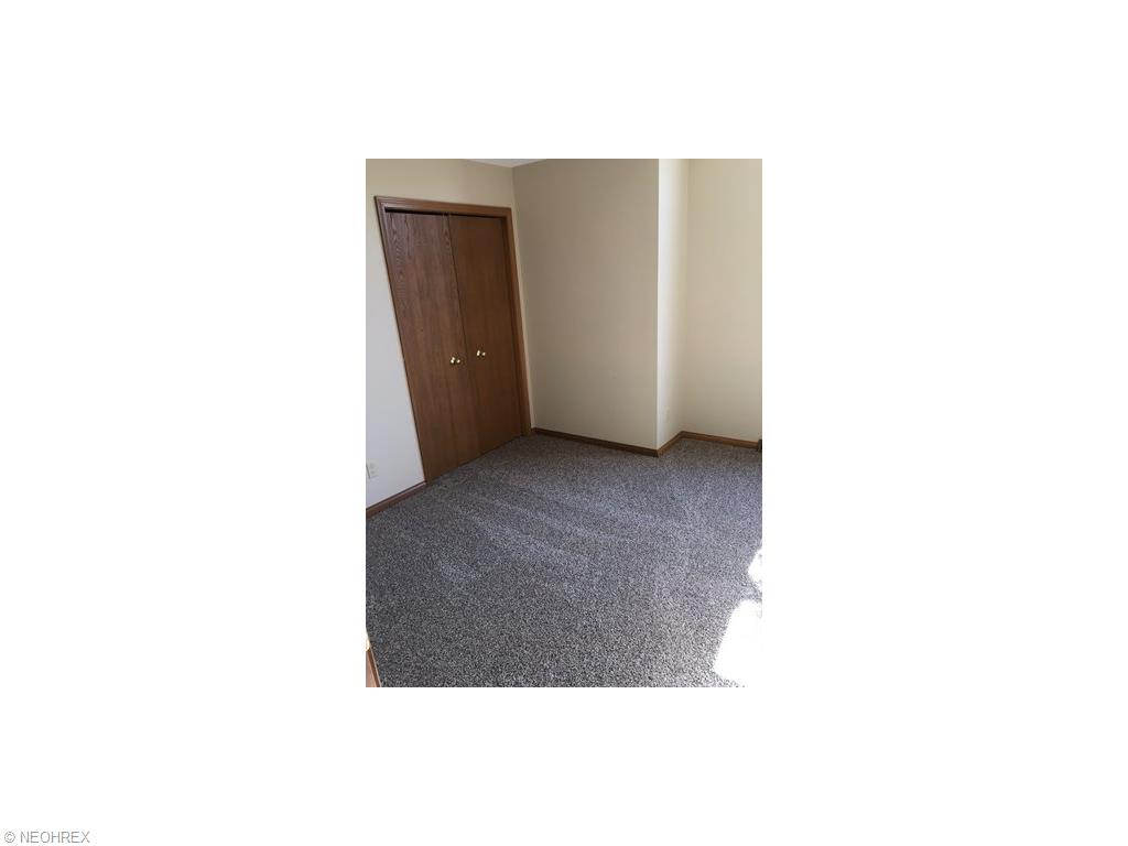 7700 Lime Ln, Parma, OH 44129 photo 10