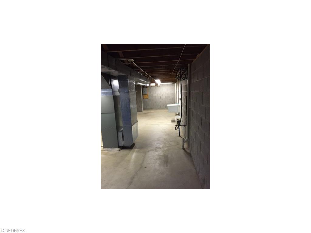 7700 Lime Ln, Parma, OH 44129 photo 13