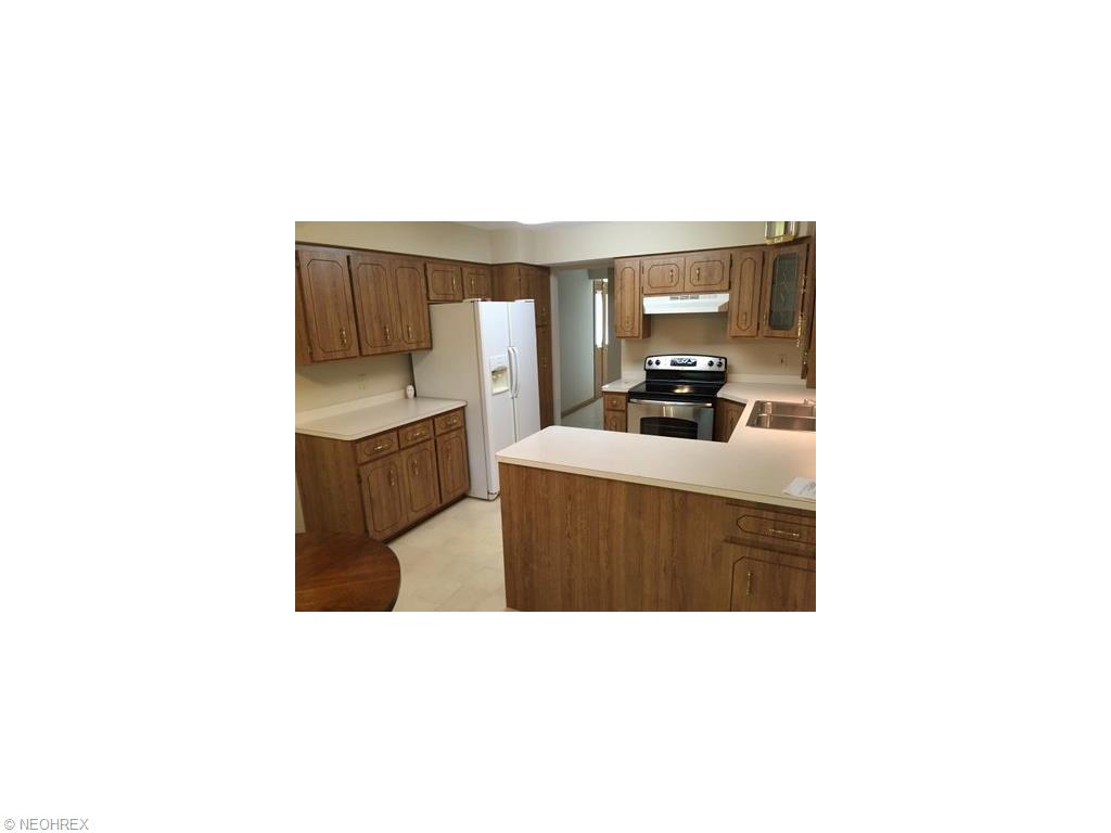 7700 Lime Ln, Parma, OH 44129 photo 2
