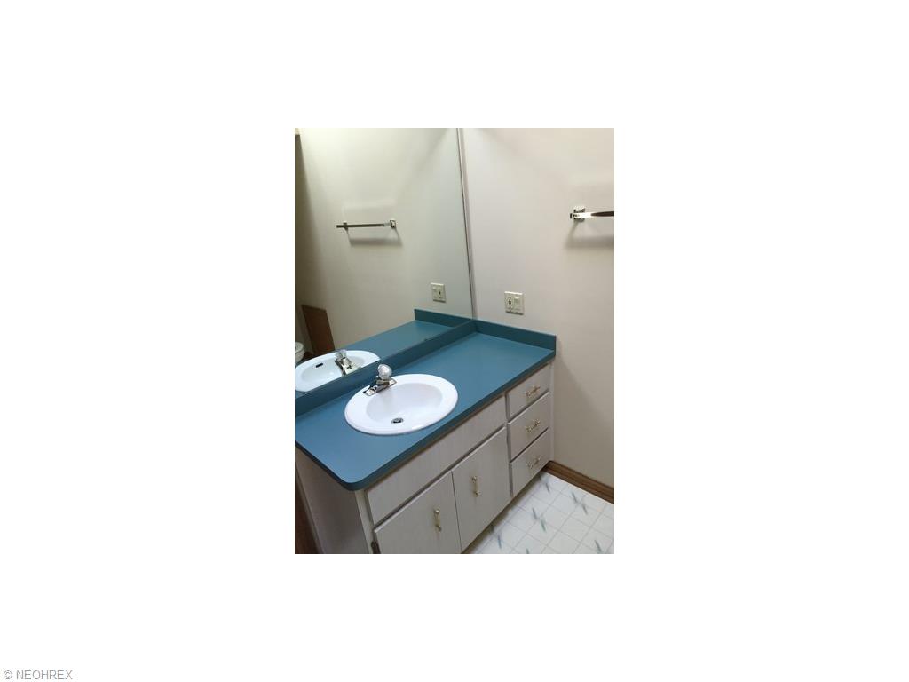7700 Lime Ln, Parma, OH 44129 photo 8