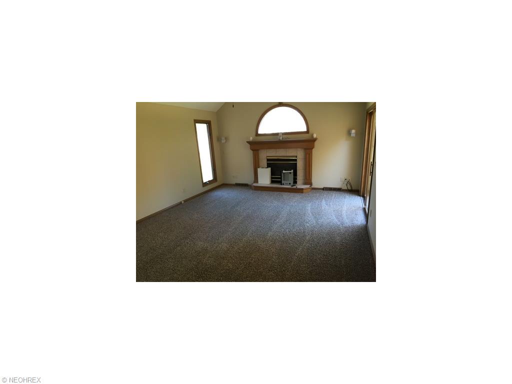 7700 Lime Ln, Parma, OH 44129 photo 4