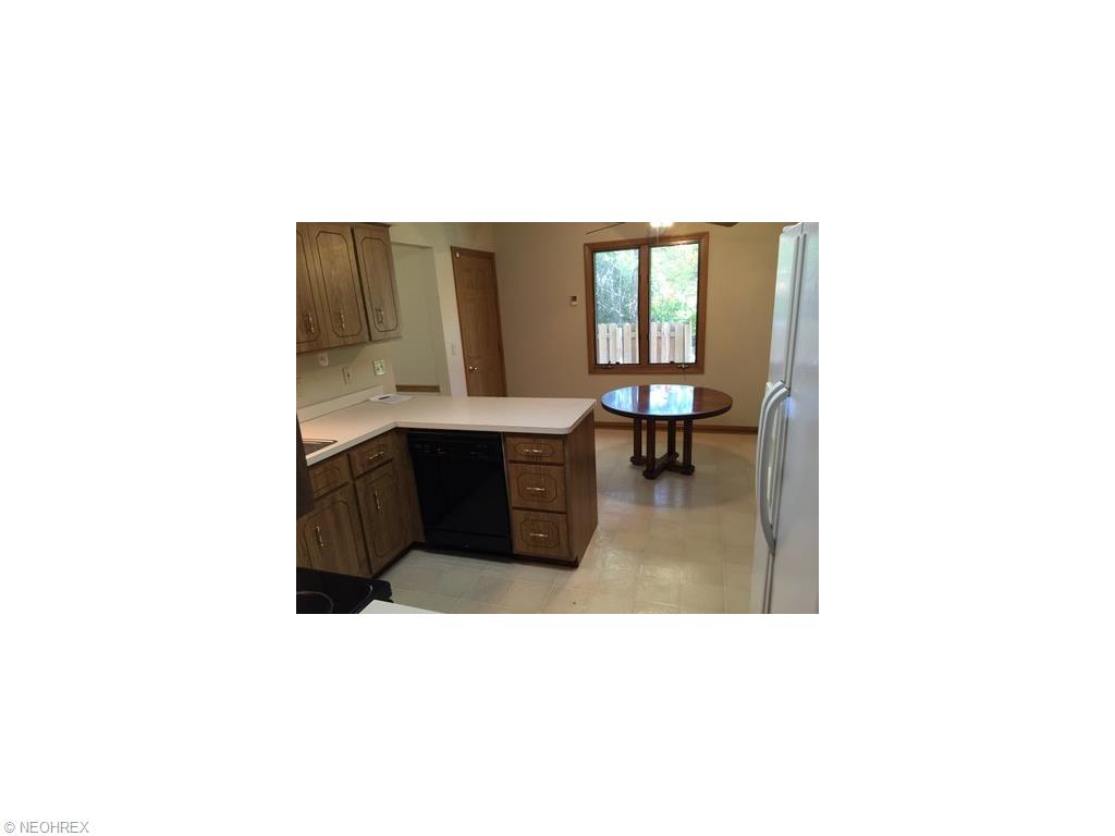 7700 Lime Ln, Parma, OH 44129 photo 3
