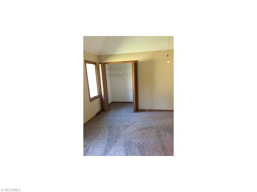 7700 Lime Ln, Parma, OH 44129 photo 9