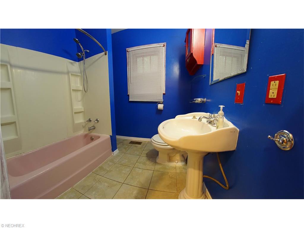 76 3rd St, Campbell, OH 44405 photo 8