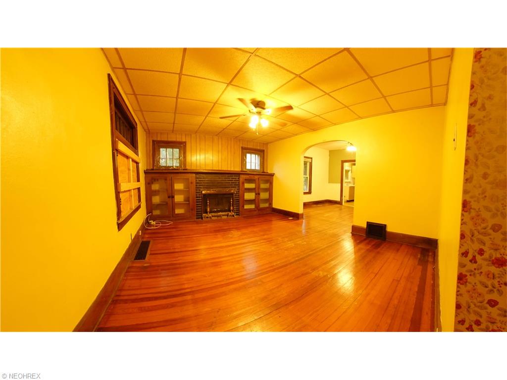 76 3rd St, Campbell, OH 44405 photo 4