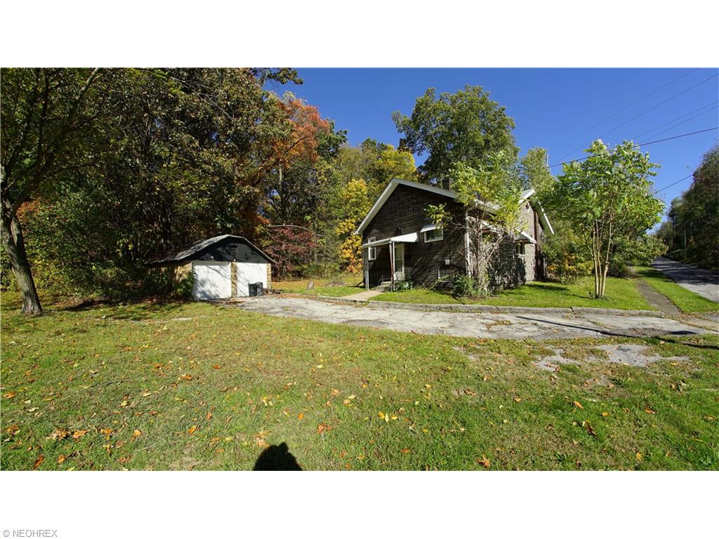 76 3rd St, Campbell, OH 44405 photo 1