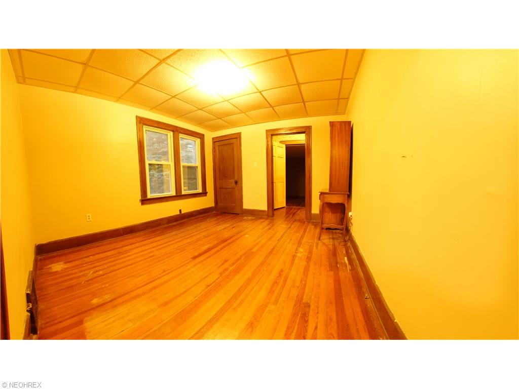 76 3rd St, Campbell, OH 44405 photo 9