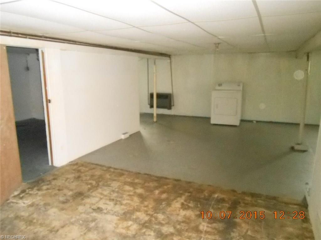 615 5th St, Struthers, OH 44471 photo 9