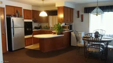 6326 Ridge Rd, Parma, OH 44129 photo 3