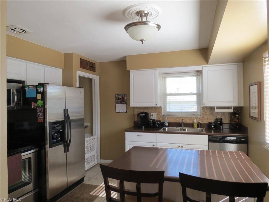 3121 Augustine Dr, Parma, OH 44134 photo 8