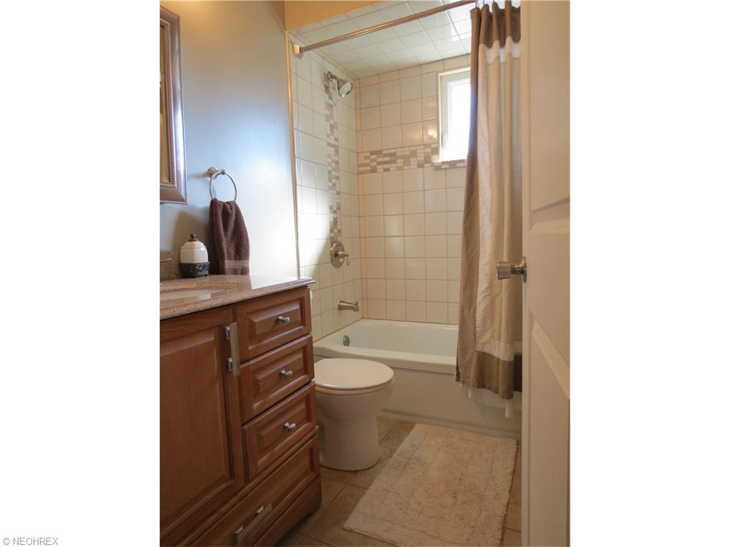 3121 Augustine Dr, Parma, OH 44134 photo 11