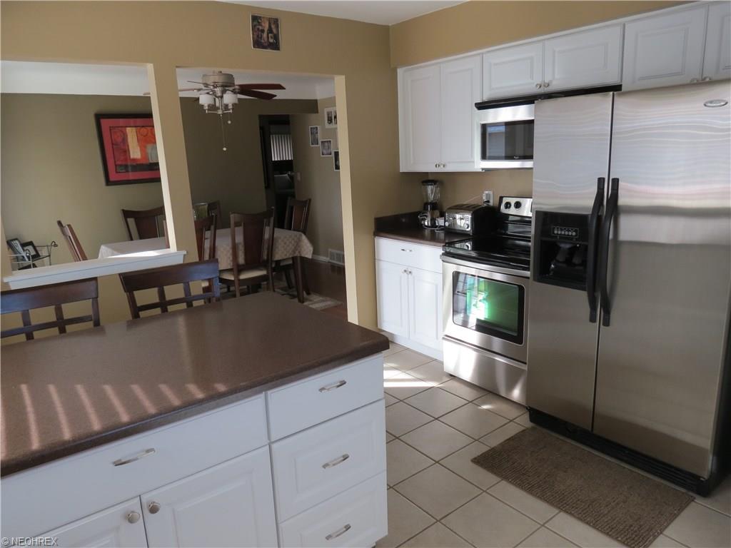 3121 Augustine Dr, Parma, OH 44134 photo 7