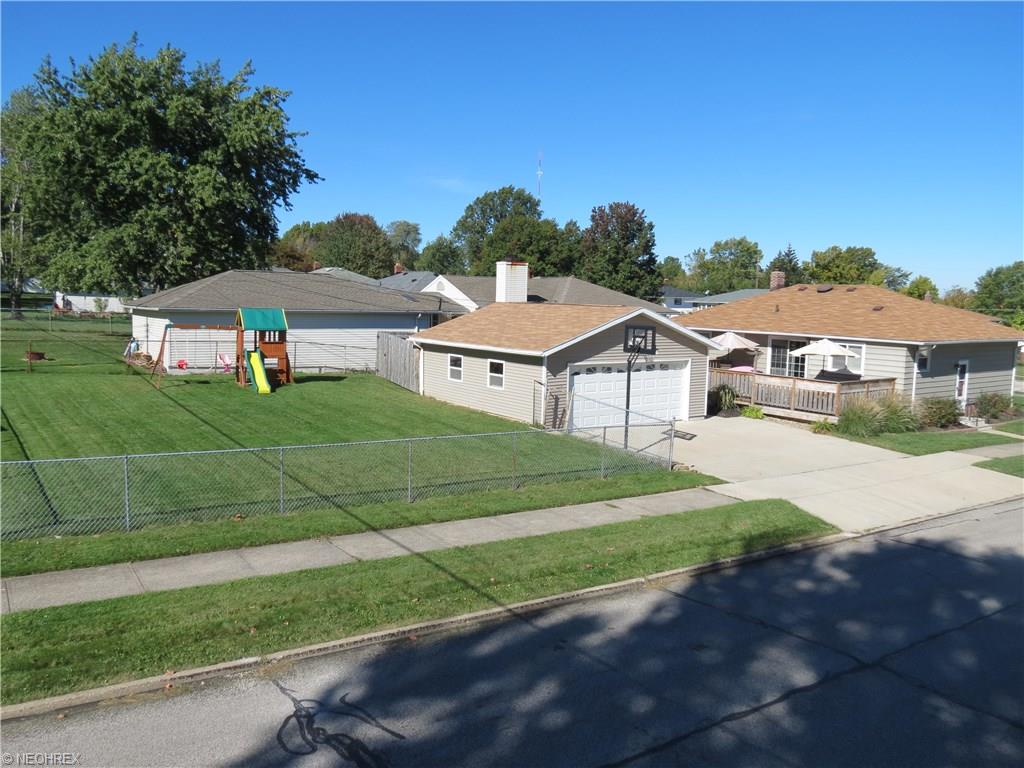 3121 Augustine Dr, Parma, OH 44134 photo 2