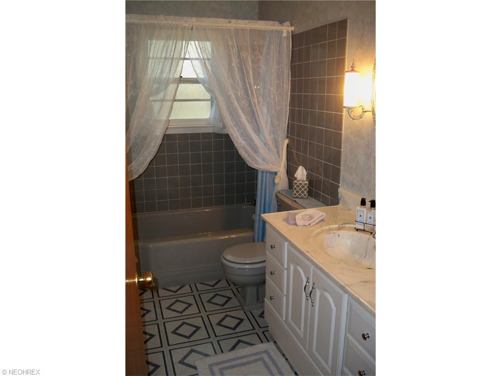 1840 Walnut Blvd, Ashtabula, OH 44004 photo 8