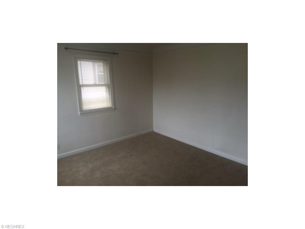 7203 Gerald Ave, Parma, OH 44129 photo 4