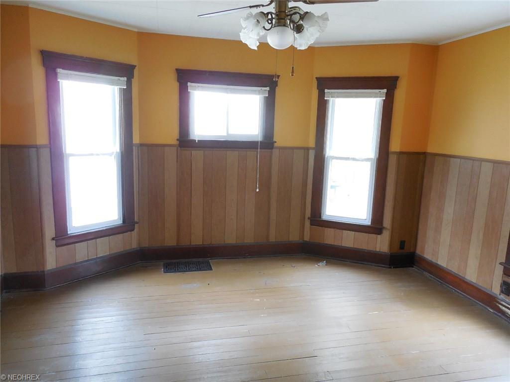 207 Clark St, Elyria, OH 44035 photo 8