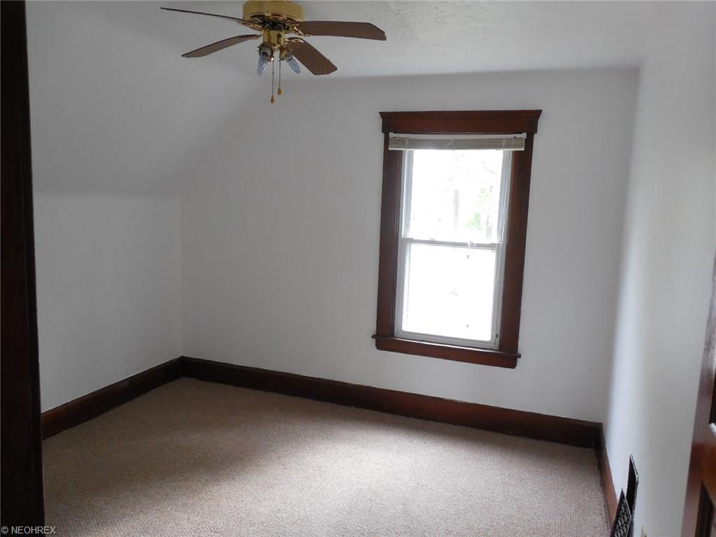 207 Clark St, Elyria, OH 44035 photo 12