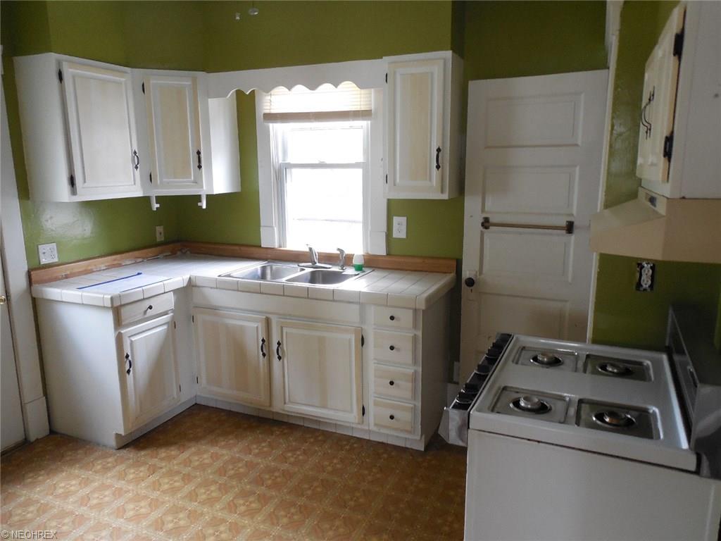 207 Clark St, Elyria, OH 44035 photo 9