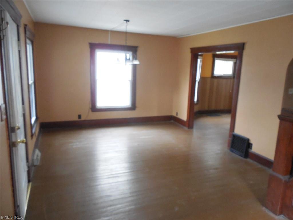207 Clark St, Elyria, OH 44035 photo 5