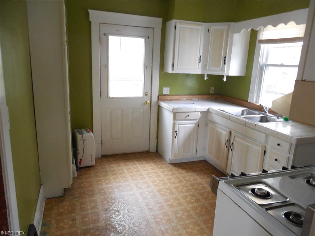 207 Clark St, Elyria, OH 44035 photo 10