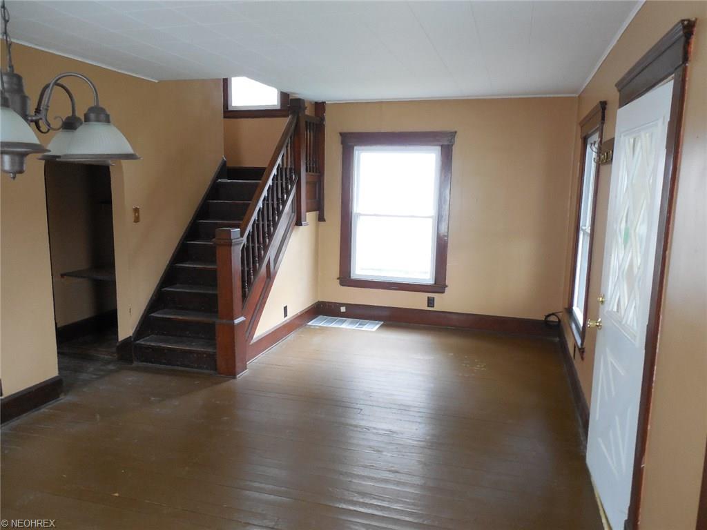 207 Clark St, Elyria, OH 44035 photo 6