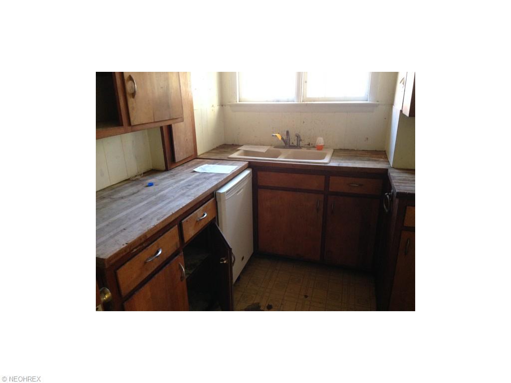 1906 Walnut Blvd, Ashtabula, OH 44004 photo 6
