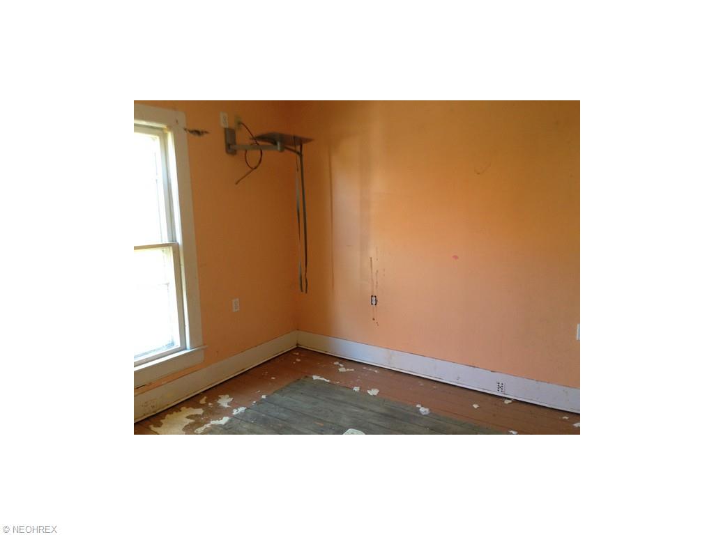 1906 Walnut Blvd, Ashtabula, OH 44004 photo 8