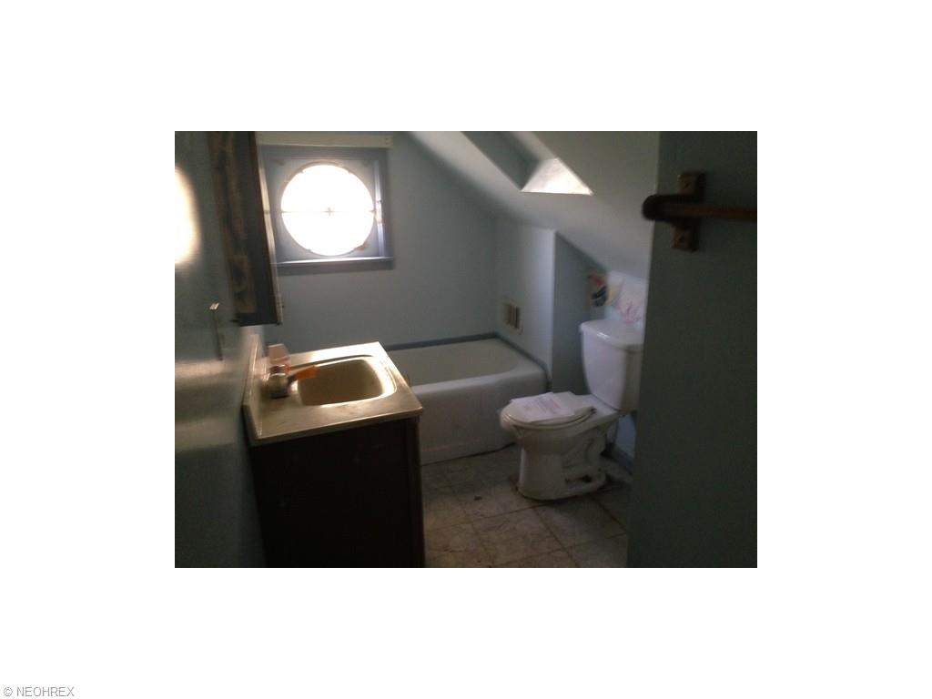 1906 Walnut Blvd, Ashtabula, OH 44004 photo 9