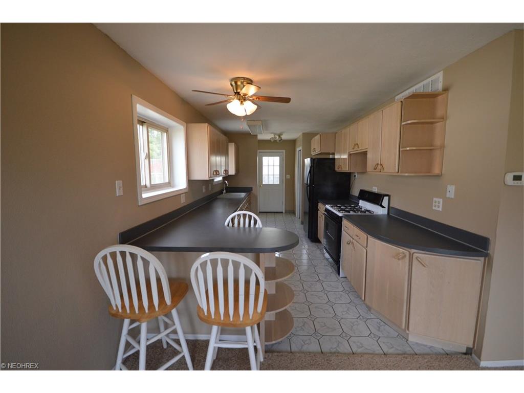4745 Willowbrook Dr, Mentor, OH 44060 photo 3