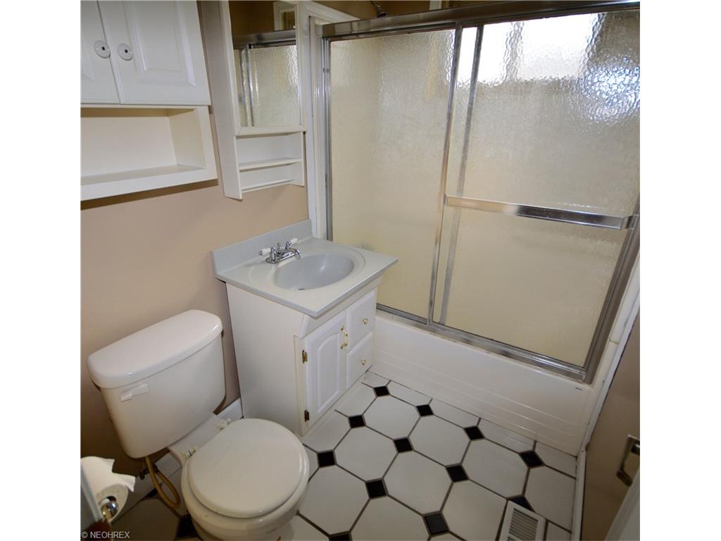 4745 Willowbrook Dr, Mentor, OH 44060 photo 9