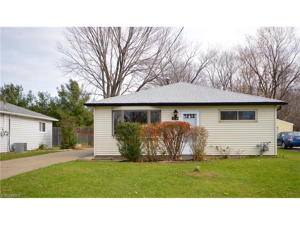 4745 Willowbrook Dr, Mentor, OH 44060 photo 2