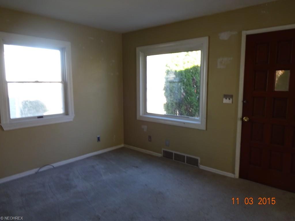 1232 Maple Dr, Lorain, OH 44052 photo 4