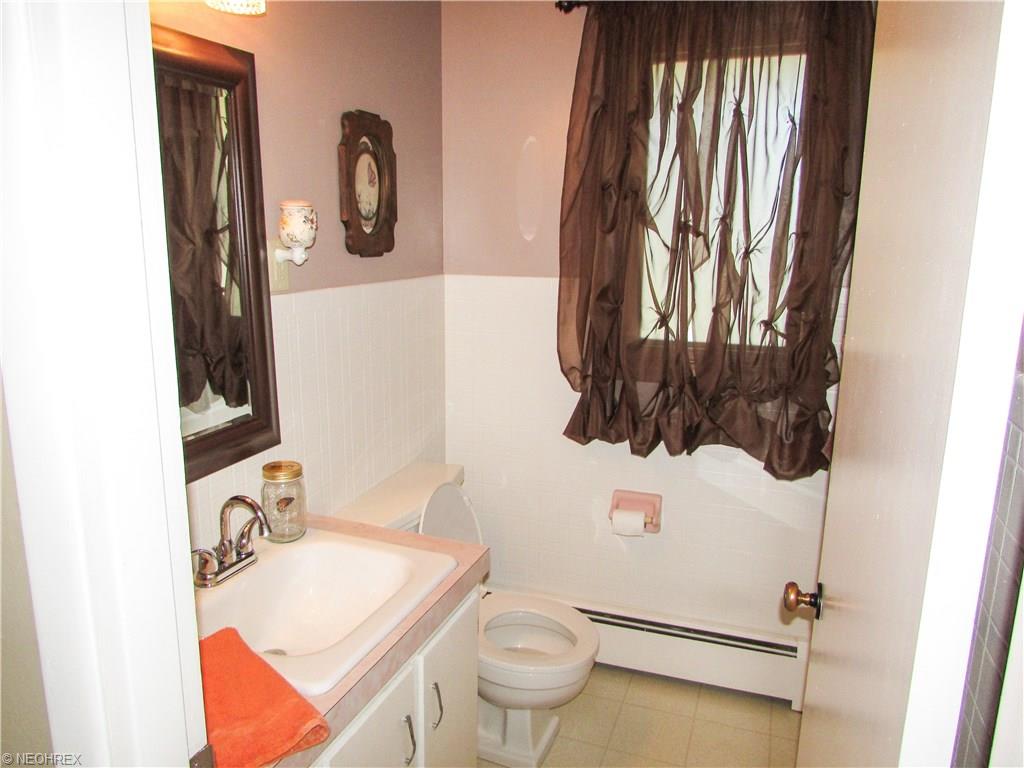 303 Vassar Ave, Elyria, OH 44035 photo 13