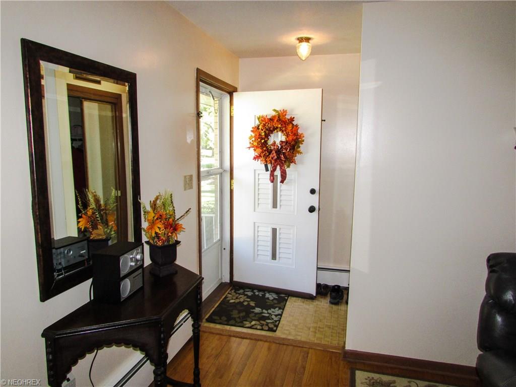 303 Vassar Ave, Elyria, OH 44035 photo 2