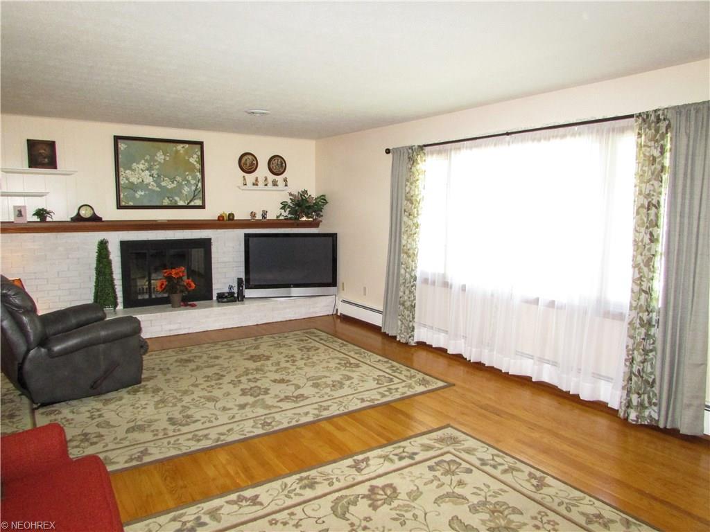 303 Vassar Ave, Elyria, OH 44035 photo 5