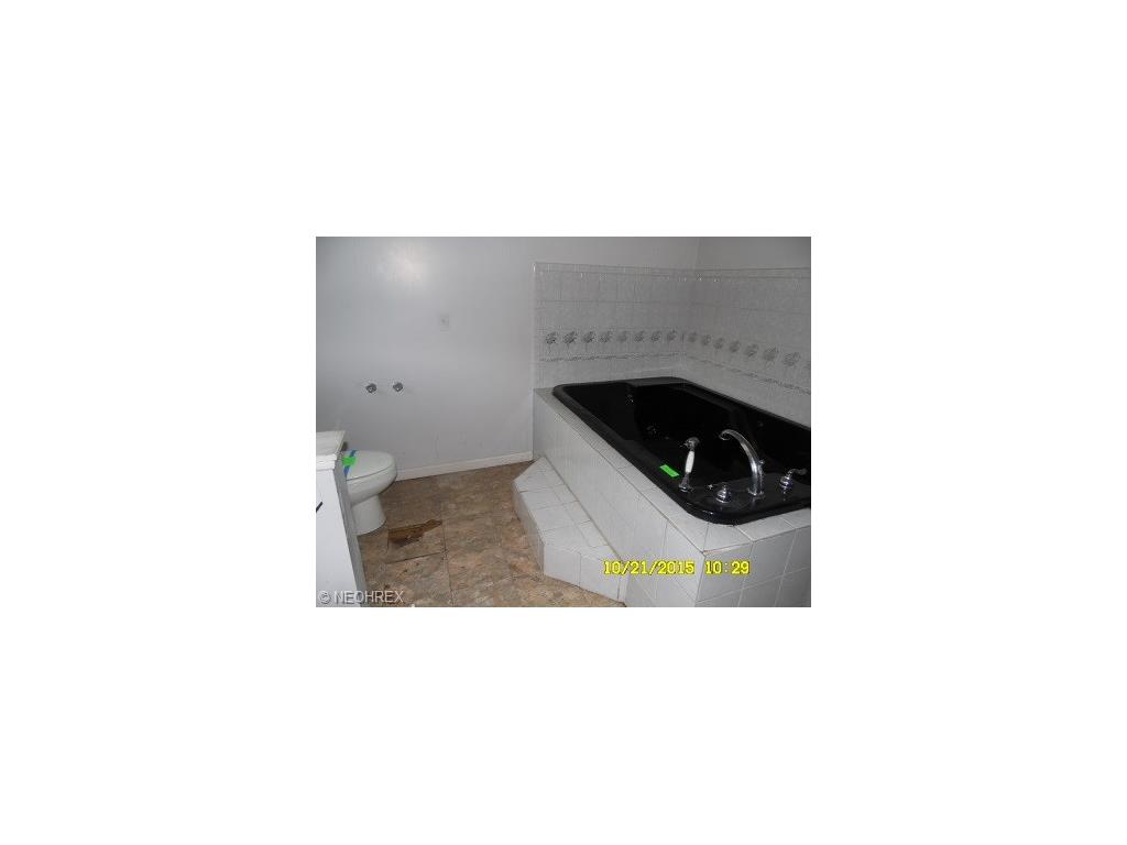 4523 Center Rd, Ashtabula, OH 44004 photo 10