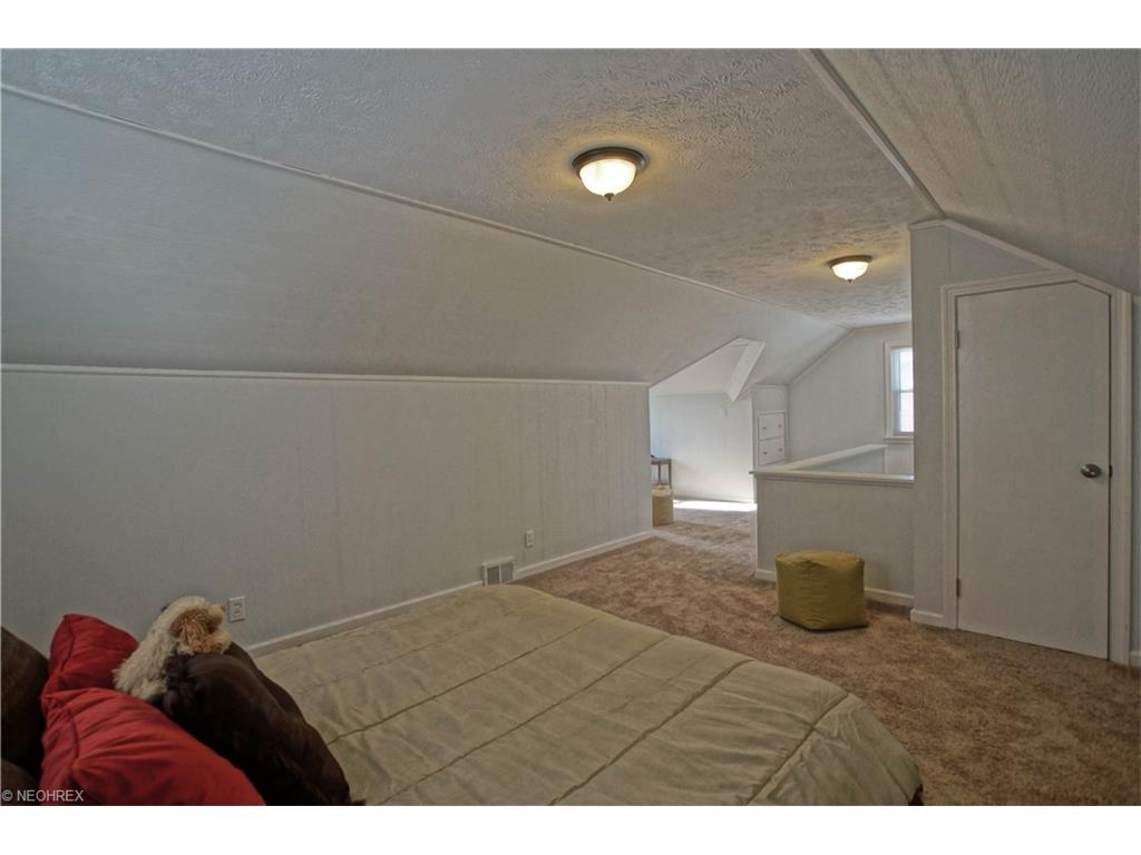245 E 330th St, Willowick, OH 44095 photo 11