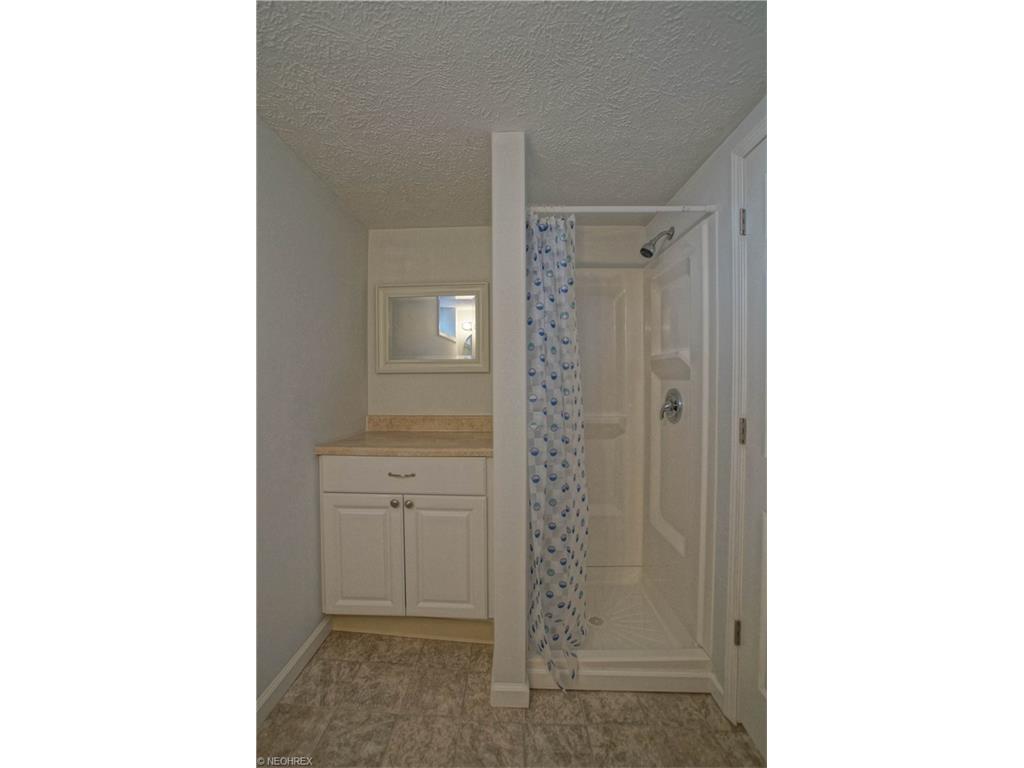 245 E 330th St, Willowick, OH 44095 photo 15