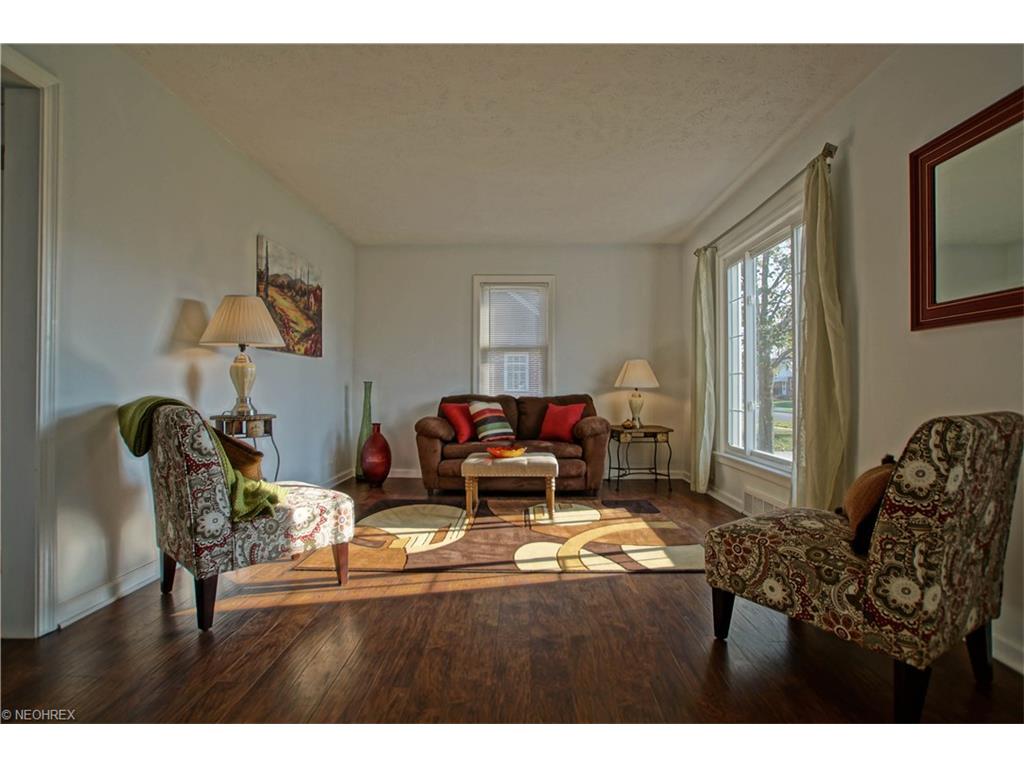 245 E 330th St, Willowick, OH 44095 photo 6