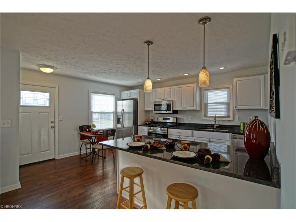 245 E 330th St, Willowick, OH 44095 photo 3