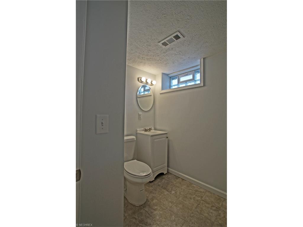 245 E 330th St, Willowick, OH 44095 photo 14