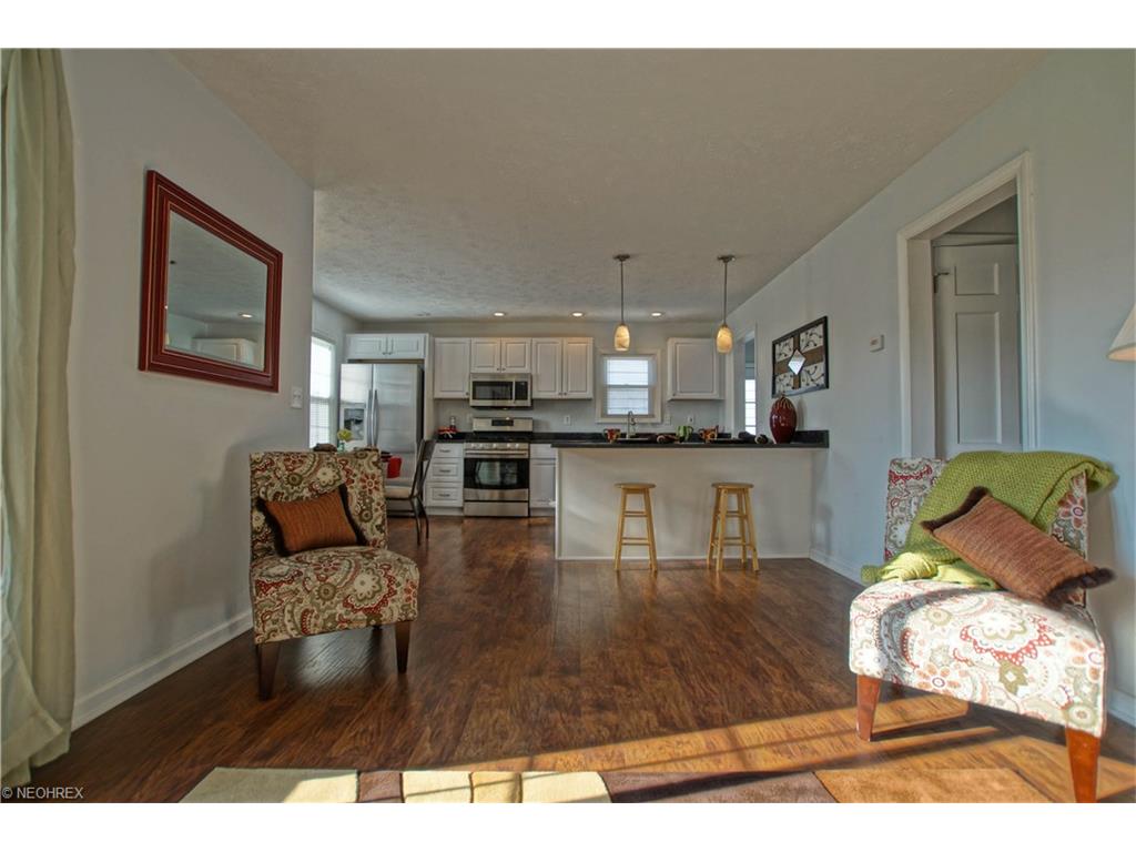 245 E 330th St, Willowick, OH 44095 photo 5