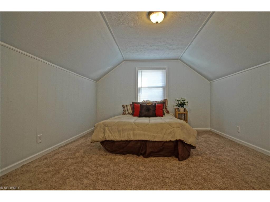 245 E 330th St, Willowick, OH 44095 photo 10