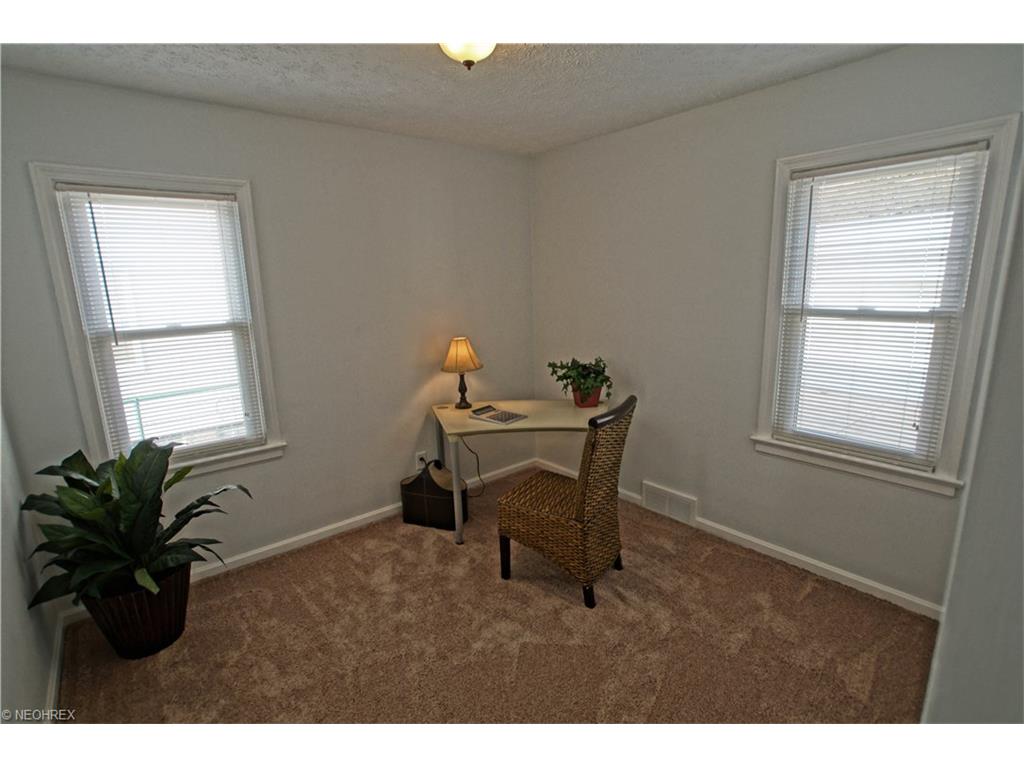 245 E 330th St, Willowick, OH 44095 photo 9