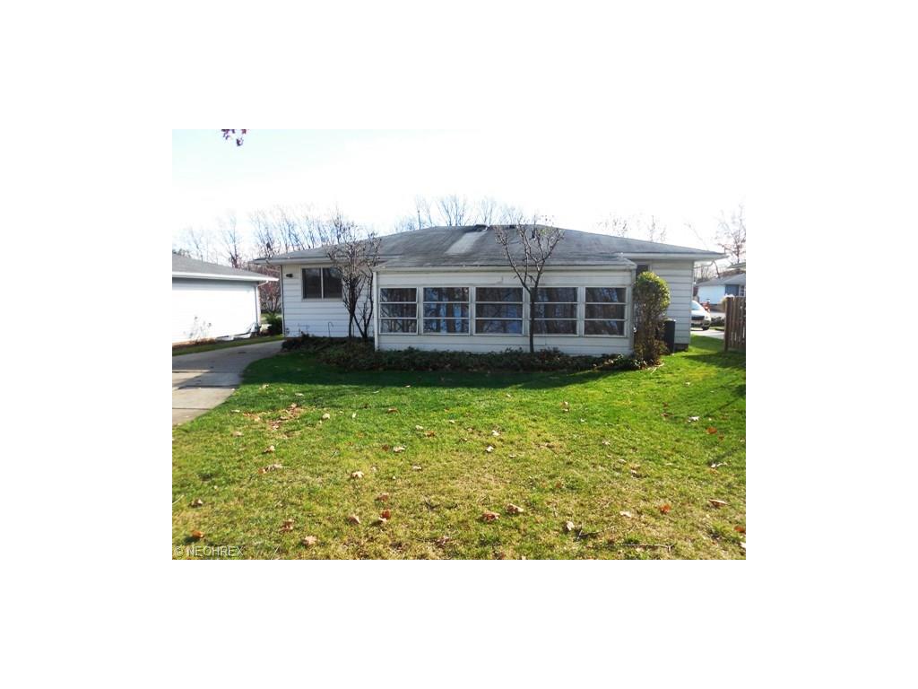 2106 Avalon Dr, Parma, OH 44134 photo 4